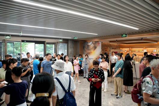 零距離品味光影魅力，沉浸式賞鑒風(fēng)韻北京——記老舍劇場國際影視文化收藏展